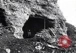 Standbild französischen machine gun emplacement Ersten Weltkrieg Maurepas Yvelines Frankreich, 1917, aus Sekunde 14 historischem Filmmaterial Videoclip 65675027558