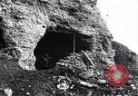 Standbild französischen machine gun emplacement Ersten Weltkrieg Maurepas Yvelines Frankreich, 1917, aus Sekunde 15 historischem Filmmaterial Videoclip 65675027558