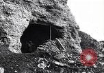Standbild französischen machine gun emplacement Ersten Weltkrieg Maurepas Yvelines Frankreich, 1917, aus Sekunde 16 historischem Filmmaterial Videoclip 65675027558