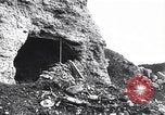 Standbild französischen machine gun emplacement Ersten Weltkrieg Maurepas Yvelines Frankreich, 1917, aus Sekunde 18 historischem Filmmaterial Videoclip 65675027558