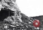 Standbild französischen machine gun emplacement Ersten Weltkrieg Maurepas Yvelines Frankreich, 1917, aus Sekunde 21 historischem Filmmaterial Videoclip 65675027558