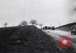 Standbild Transport Französische Artillerie Ersten Weltkrieg Maurepas Yvelines Frankreich, 1917, aus Sekunde 8 historischem Filmmaterial Videoclip 65675027559