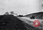Standbild Transport Französische Artillerie Ersten Weltkrieg Maurepas Yvelines Frankreich, 1917, aus Sekunde 10 historischem Filmmaterial Videoclip 65675027559