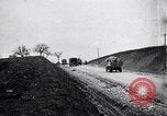Standbild Transport Französische Artillerie Ersten Weltkrieg Maurepas Yvelines Frankreich, 1917, aus Sekunde 11 historischem Filmmaterial Videoclip 65675027559