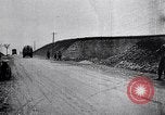 Standbild Transport Französische Artillerie Ersten Weltkrieg Maurepas Yvelines Frankreich, 1917, aus Sekunde 13 historischem Filmmaterial Videoclip 65675027559