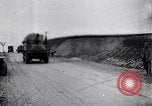 Standbild Transport Französische Artillerie Ersten Weltkrieg Maurepas Yvelines Frankreich, 1917, aus Sekunde 17 historischem Filmmaterial Videoclip 65675027559