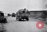 Standbild Transport Französische Artillerie Ersten Weltkrieg Maurepas Yvelines Frankreich, 1917, aus Sekunde 22 historischem Filmmaterial Videoclip 65675027559