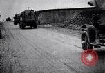 Standbild Transport Französische Artillerie Ersten Weltkrieg Maurepas Yvelines Frankreich, 1917, aus Sekunde 25 historischem Filmmaterial Videoclip 65675027559