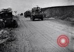 Standbild Transport Französische Artillerie Ersten Weltkrieg Maurepas Yvelines Frankreich, 1917, aus Sekunde 30 historischem Filmmaterial Videoclip 65675027559