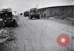 Standbild Transport Französische Artillerie Ersten Weltkrieg Maurepas Yvelines Frankreich, 1917, aus Sekunde 31 historischem Filmmaterial Videoclip 65675027559