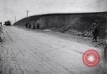 Standbild Transport Französische Artillerie Ersten Weltkrieg Maurepas Yvelines Frankreich, 1917, aus Sekunde 34 historischem Filmmaterial Videoclip 65675027559