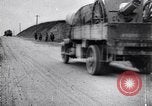 Standbild Transport Französische Artillerie Ersten Weltkrieg Maurepas Yvelines Frankreich, 1917, aus Sekunde 36 historischem Filmmaterial Videoclip 65675027559
