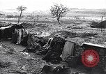 Standbild französische Soldaten gehen in Graben Ersten Weltkrieg Maurepas Yvelines Frankreich, 1917, aus Sekunde 3 historischem Filmmaterial Videoclip 65675027560