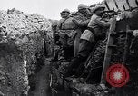 Standbild französischen Gräben während Ersten Weltkrieg Frankreich, 1917, aus Sekunde 14 historischem Filmmaterial Videoclip 65675027561