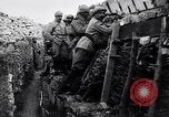 Standbild französischen Gräben während Ersten Weltkrieg Frankreich, 1917, aus Sekunde 16 historischem Filmmaterial Videoclip 65675027561