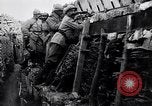 Standbild französischen Gräben während Ersten Weltkrieg Frankreich, 1917, aus Sekunde 18 historischem Filmmaterial Videoclip 65675027561