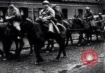 Immagine di Esercito francese rinforzi soldato legata a Verdun Verdun Francia, 1916, secondo 57 filmato di repertorio 65675027563