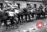 Immagine di Esercito francese rinforzi soldato legata a Verdun Verdun Francia, 1916, secondo 62 filmato di repertorio 65675027563