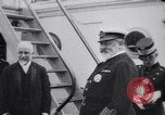 Standbild King Edward VII mit italienischen König Viktor Emanuel III Gaeta Italien, 1907, aus Sekunde 54 historischem Filmmaterial Videoclip 65675027573