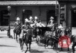 Immagine di Lo Zar Nicola II visitando il Kaiser Guglielmo II Germania, 1913, secondo 18 filmato di repertorio 65675027575