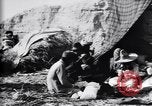 Image le camp de réfugiés de mexicains au cours de Pancho Villa expédition punitive Rio Grande Texas USA, 1916, de la seconde 56 séquences d'archives historiques vidéo 65675027577