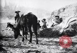 Image le camp de réfugiés de mexicains au cours de Pancho Villa expédition punitive Rio Grande Texas USA, 1916, de la seconde 60 séquences d'archives historiques vidéo 65675027577
