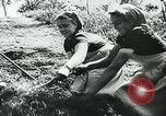 Standbild Deutsche Zivilangestellte im Zweiten Weltkrieg Deutschland, 1940, aus Sekunde 13 historischem Filmmaterial Videoclip 65675027585