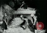 Standbild Deutsche Zivilangestellte im Zweiten Weltkrieg Deutschland, 1940, aus Sekunde 18 historischem Filmmaterial Videoclip 65675027585
