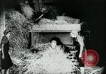 Standbild Deutsche Zivilangestellte im Zweiten Weltkrieg Deutschland, 1940, aus Sekunde 19 historischem Filmmaterial Videoclip 65675027585
