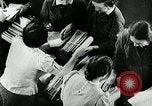 Standbild Deutsche Zivilangestellte im Zweiten Weltkrieg Deutschland, 1940, aus Sekunde 53 historischem Filmmaterial Videoclip 65675027585