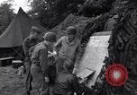 Standbild USA Offiziere Saint Lo Frankreich, 1944, aus Sekunde 28 historischem Filmmaterial Videoclip 65675027624