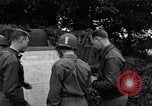 Standbild USA Offiziere Saint Lo Frankreich, 1944, aus Sekunde 37 historischem Filmmaterial Videoclip 65675027624