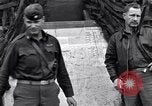 Standbild USA Offiziere Saint Lo Frankreich, 1944, aus Sekunde 62 historischem Filmmaterial Videoclip 65675027624