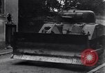 Standbild amerikanische Panzer auf den Straßen von St Lo Saint Lo Frankreich, 1944, aus Sekunde 50 historischem Filmmaterial Videoclip 65675027626