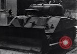Standbild amerikanische Panzer auf den Straßen von St Lo Saint Lo Frankreich, 1944, aus Sekunde 53 historischem Filmmaterial Videoclip 65675027626