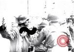 Standbild deutschen Kriegsgefangenen erfasst in St Lo Saint Lo Frankreich, 1944, aus Sekunde 1 historischem Filmmaterial Videoclip 65675027627