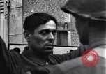 Standbild deutschen Kriegsgefangenen erfasst in St Lo Saint Lo Frankreich, 1944, aus Sekunde 25 historischem Filmmaterial Videoclip 65675027627