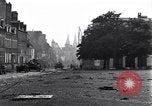 Standbild deutschen Kriegsgefangenen erfasst in St Lo Saint Lo Frankreich, 1944, aus Sekunde 35 historischem Filmmaterial Videoclip 65675027627