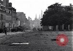 Standbild deutschen Kriegsgefangenen erfasst in St Lo Saint Lo Frankreich, 1944, aus Sekunde 47 historischem Filmmaterial Videoclip 65675027627