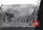 Standbild deutschen Kriegsgefangenen erfasst in St Lo Saint Lo Frankreich, 1944, aus Sekunde 48 historischem Filmmaterial Videoclip 65675027627