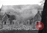 Standbild deutschen Kriegsgefangenen erfasst in St Lo Saint Lo Frankreich, 1944, aus Sekunde 49 historischem Filmmaterial Videoclip 65675027627