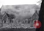 Standbild deutschen Kriegsgefangenen erfasst in St Lo Saint Lo Frankreich, 1944, aus Sekunde 50 historischem Filmmaterial Videoclip 65675027627