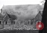 Standbild deutschen Kriegsgefangenen erfasst in St Lo Saint Lo Frankreich, 1944, aus Sekunde 51 historischem Filmmaterial Videoclip 65675027627