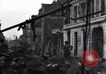 Standbild deutschen Kriegsgefangenen erfasst in St Lo Saint Lo Frankreich, 1944, aus Sekunde 62 historischem Filmmaterial Videoclip 65675027627