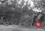 Standbild Soldaten Saint Lo Frankreich, 1944, aus Sekunde 8 historischem Filmmaterial Videoclip 65675027630