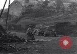 Standbild Soldaten Saint Lo Frankreich, 1944, aus Sekunde 10 historischem Filmmaterial Videoclip 65675027631