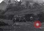 Standbild Soldaten Saint Lo Frankreich, 1944, aus Sekunde 16 historischem Filmmaterial Videoclip 65675027631