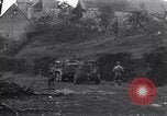 Standbild Soldaten Saint Lo Frankreich, 1944, aus Sekunde 17 historischem Filmmaterial Videoclip 65675027631