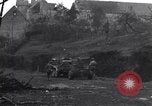 Standbild Soldaten Saint Lo Frankreich, 1944, aus Sekunde 20 historischem Filmmaterial Videoclip 65675027631