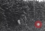 Standbild Soldaten Saint Lo Frankreich, 1944, aus Sekunde 49 historischem Filmmaterial Videoclip 65675027631
